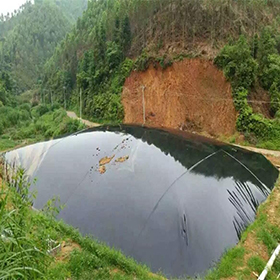 黑膜沼气池土工膜的使用年限 